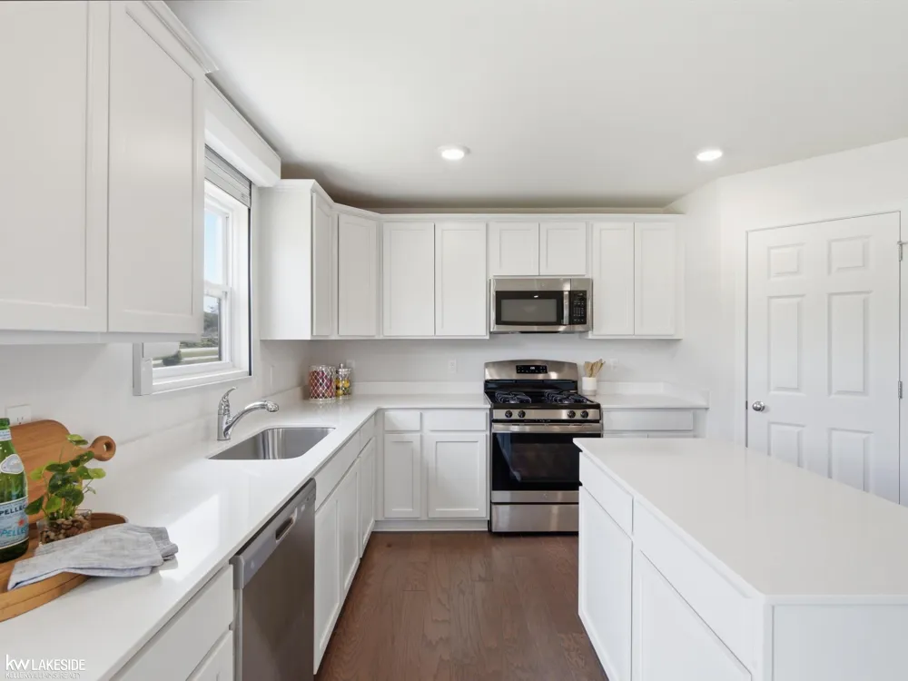 54470 Heron Circle Chesterfield Township, MI 48047