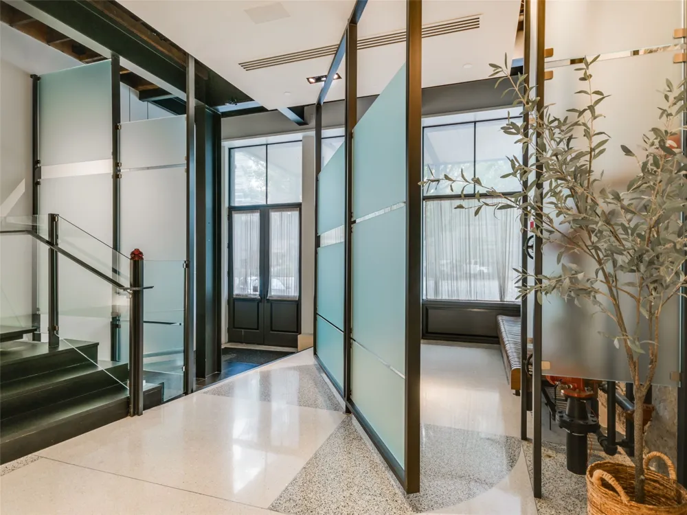 811 Congress Avenue Austin, TX 78701
