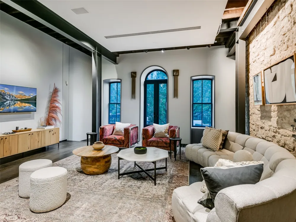 811 Congress Avenue Austin, TX 78701