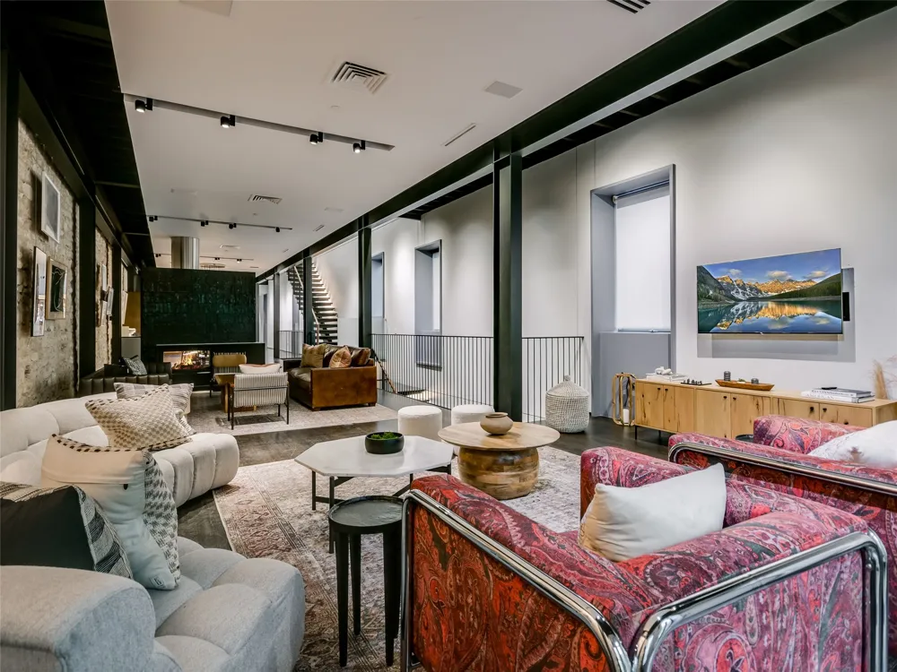 811 Congress Avenue Austin, TX 78701