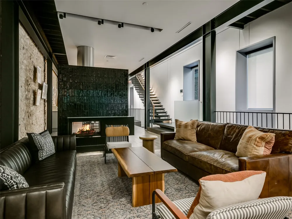 811 Congress Avenue Austin, TX 78701