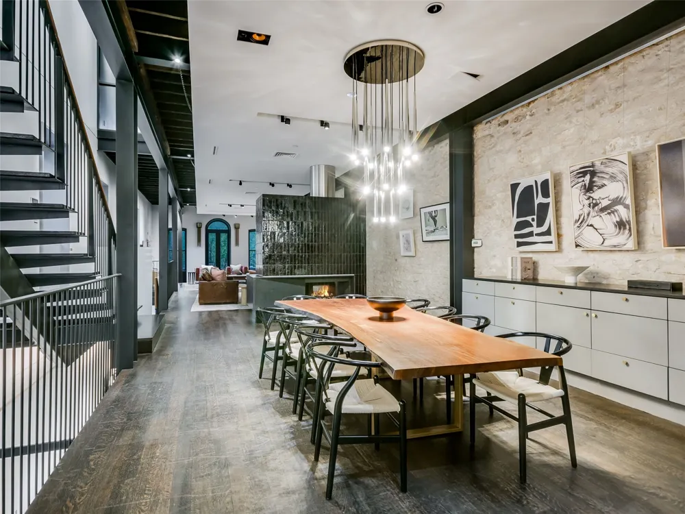 811 Congress Avenue Austin, TX 78701