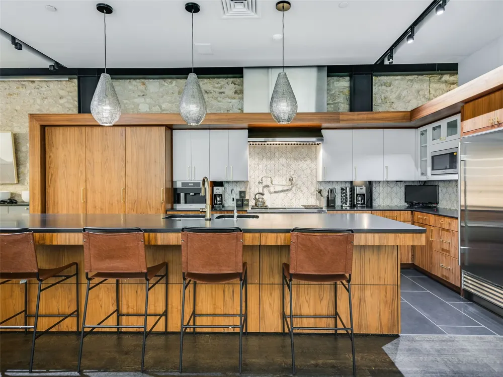 811 Congress Avenue Austin, TX 78701