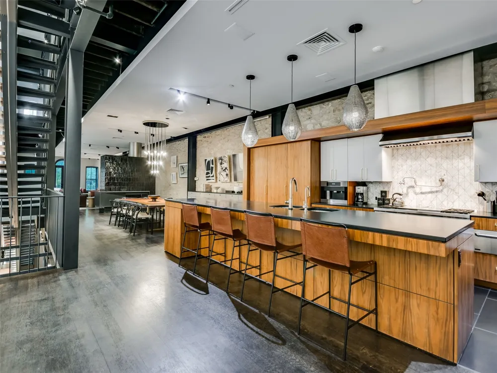 811 Congress Avenue Austin, TX 78701