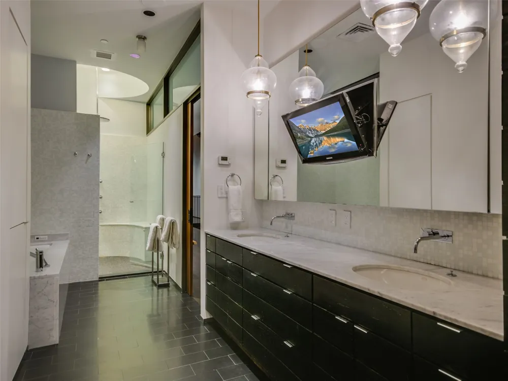 811 Congress Avenue Austin, TX 78701