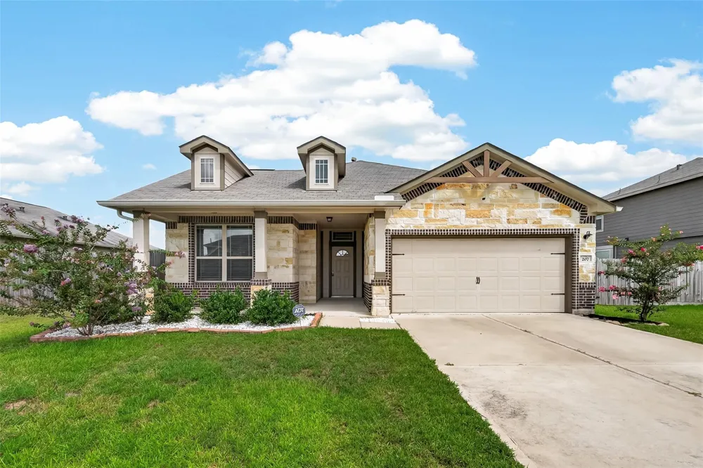 207 White Wing Lane Sealy, TX 77474