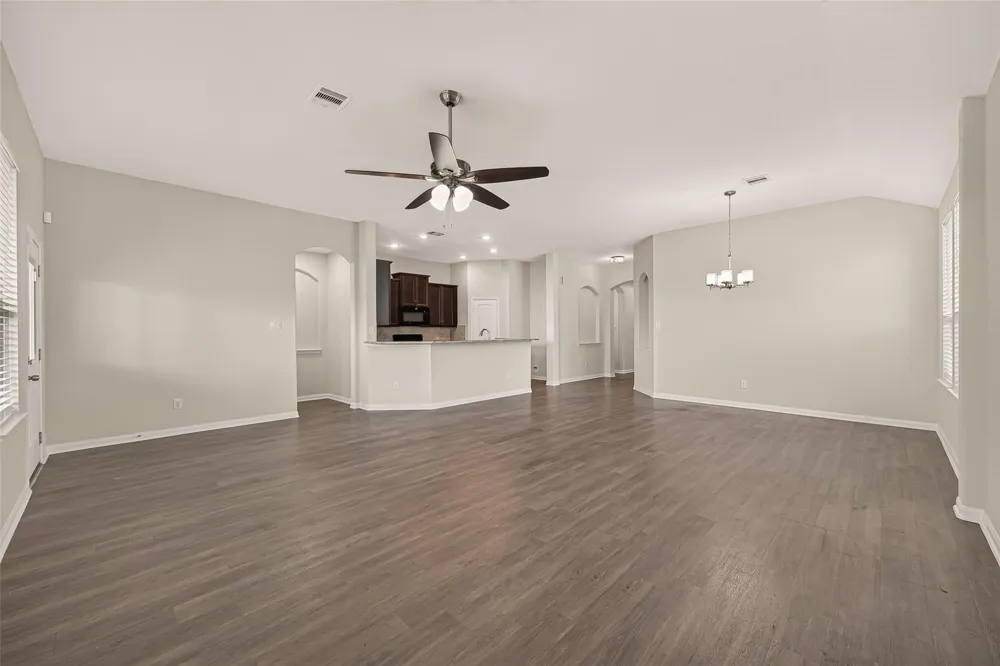 207 White Wing Lane Sealy, TX 77474