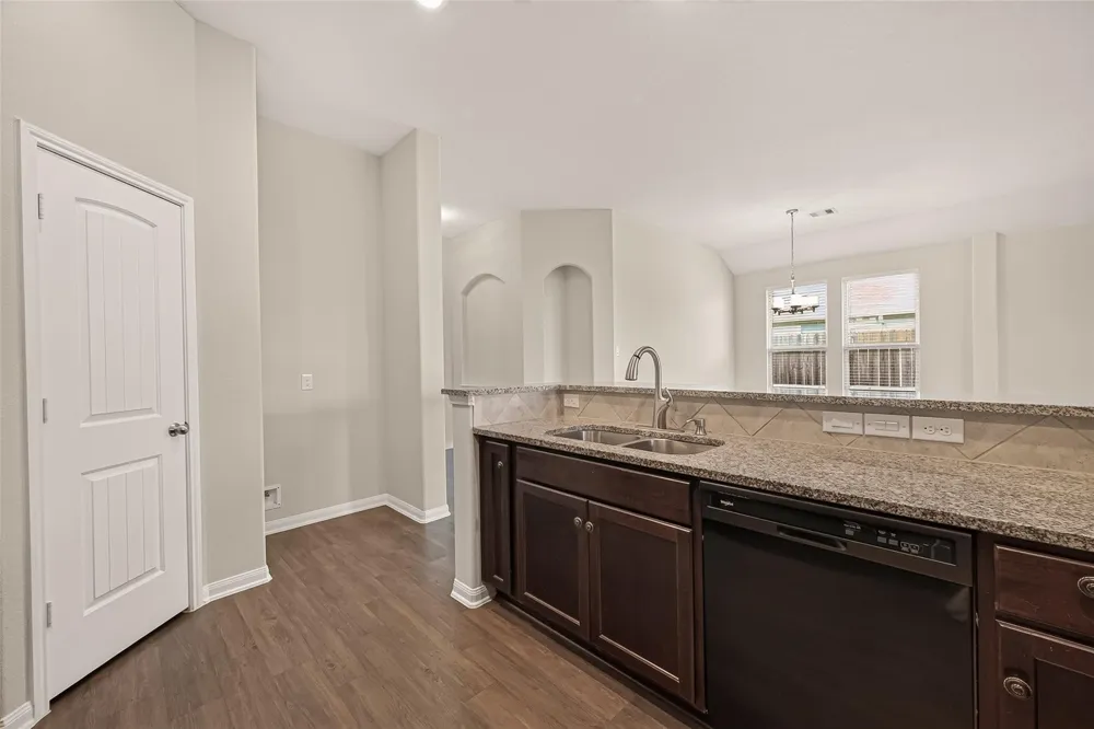 207 White Wing Lane Sealy, TX 77474