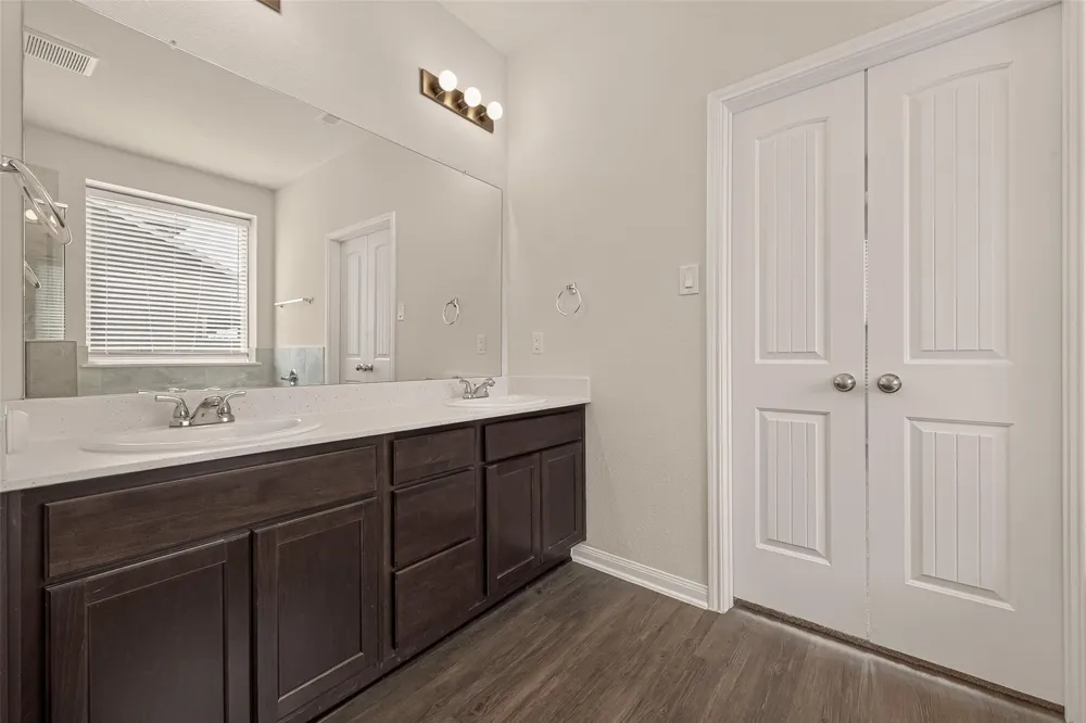 207 White Wing Lane Sealy, TX 77474