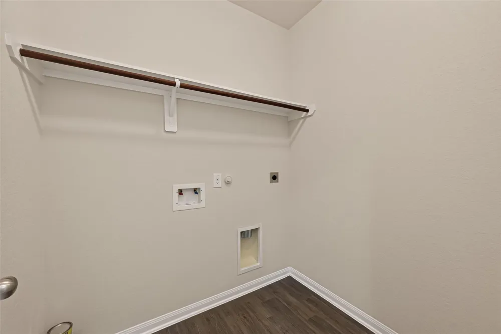 207 White Wing Lane Sealy, TX 77474