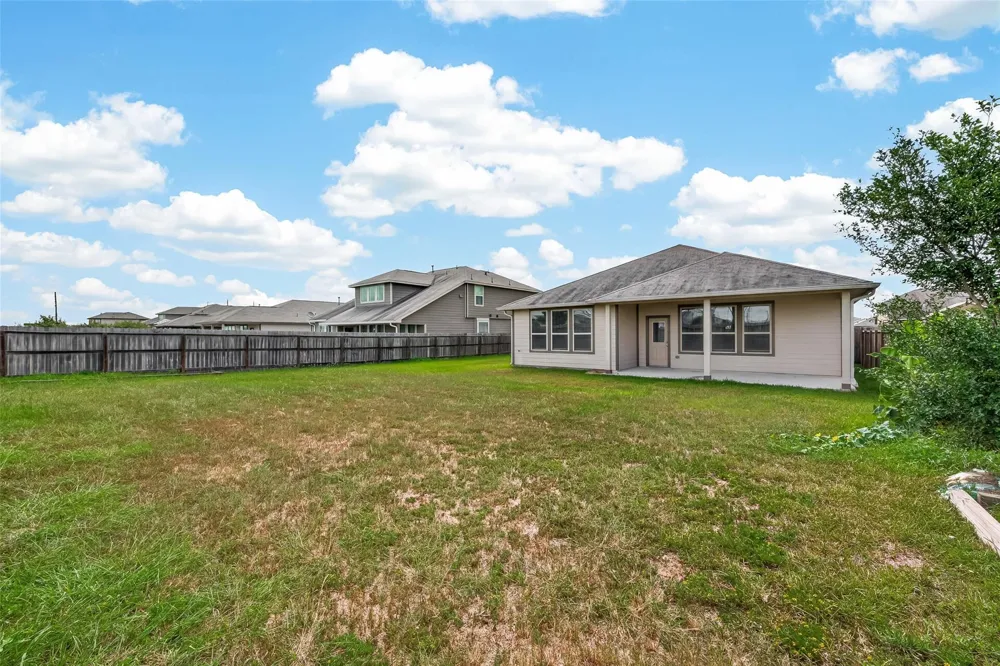 207 White Wing Lane Sealy, TX 77474