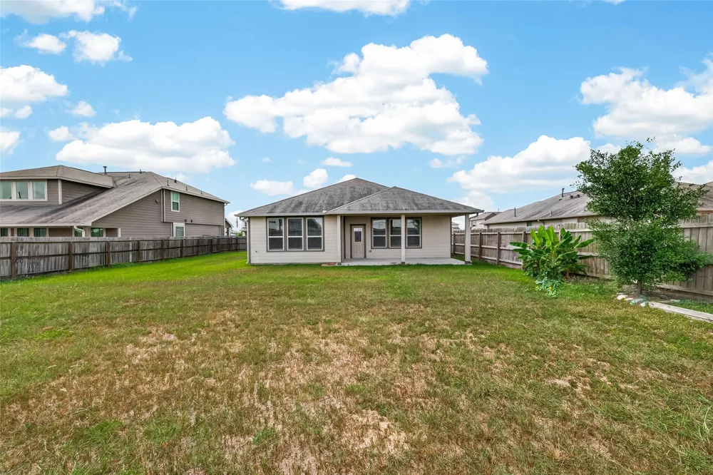 207 White Wing Lane Sealy, TX 77474