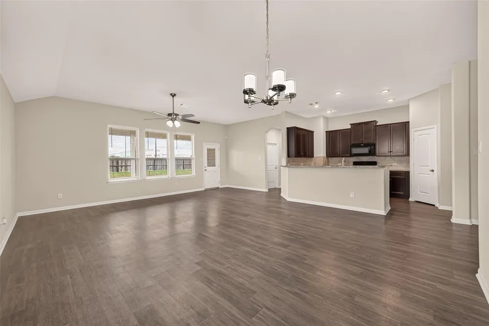 207 White Wing Lane Sealy, TX 77474