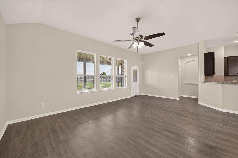 207 White Wing Lane Sealy, TX 77474