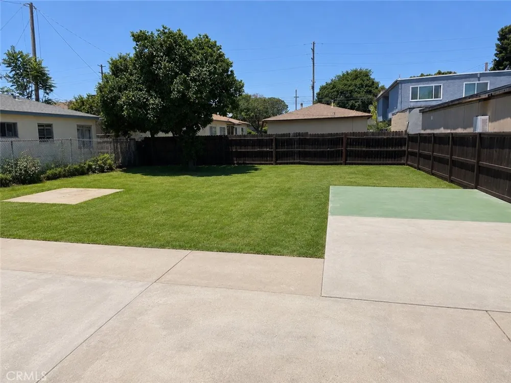 2345 W Cameron Long Beach, CA 90810