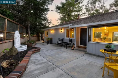 16 Ruth Ct