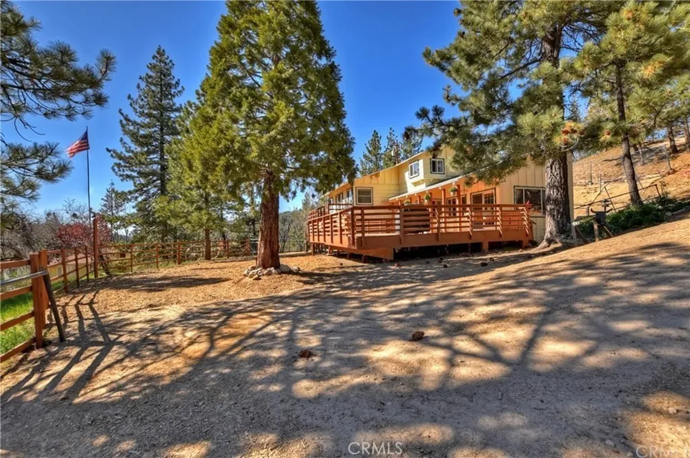 32745 Hilltop Running Springs, CA 92382