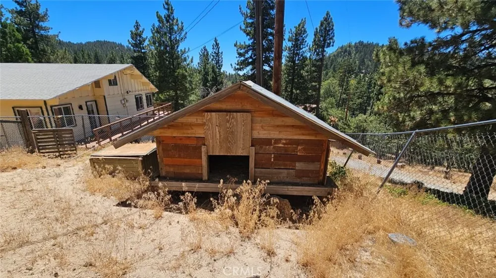 32745 Hilltop Running Springs, CA 92382