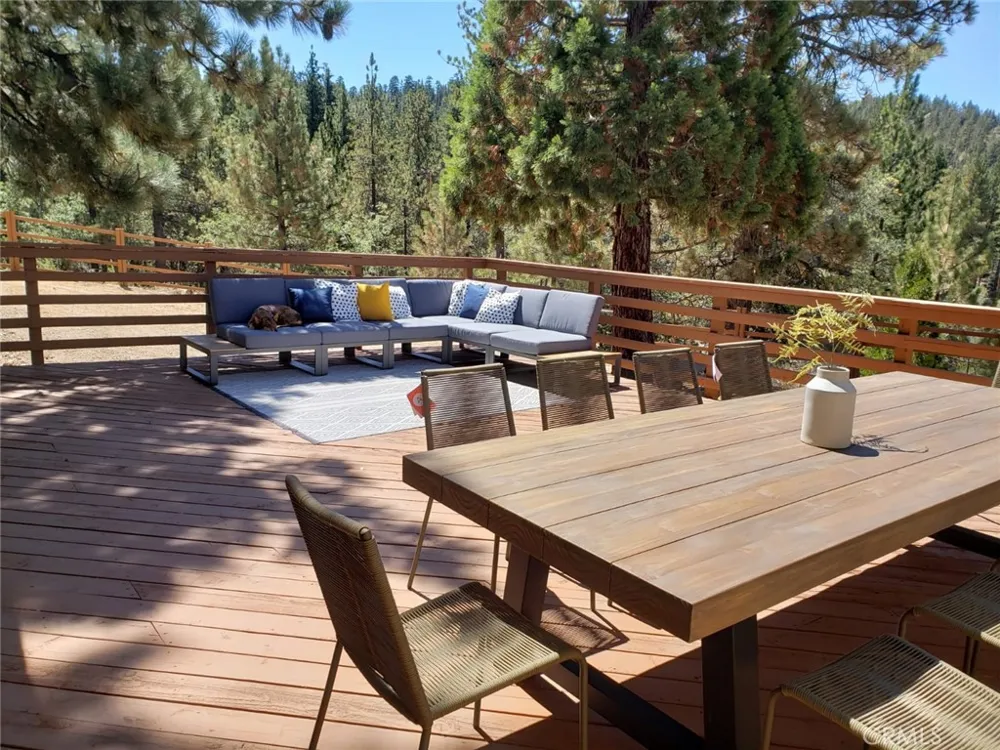 32745 Hilltop Running Springs, CA 92382