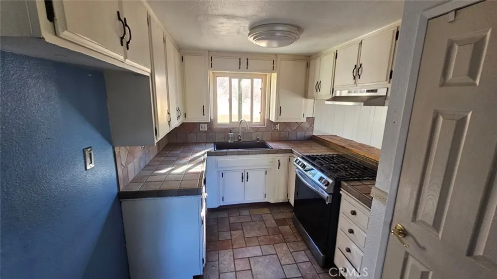 32745 Hilltop Running Springs, CA 92382