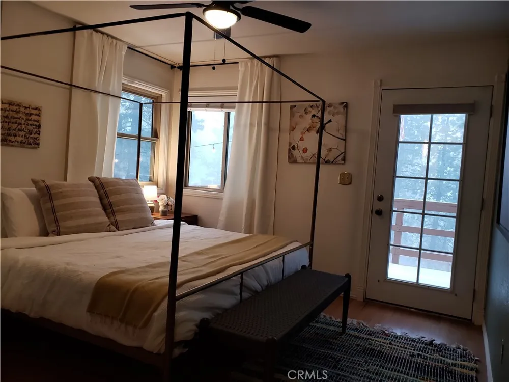 32745 Hilltop Running Springs, CA 92382