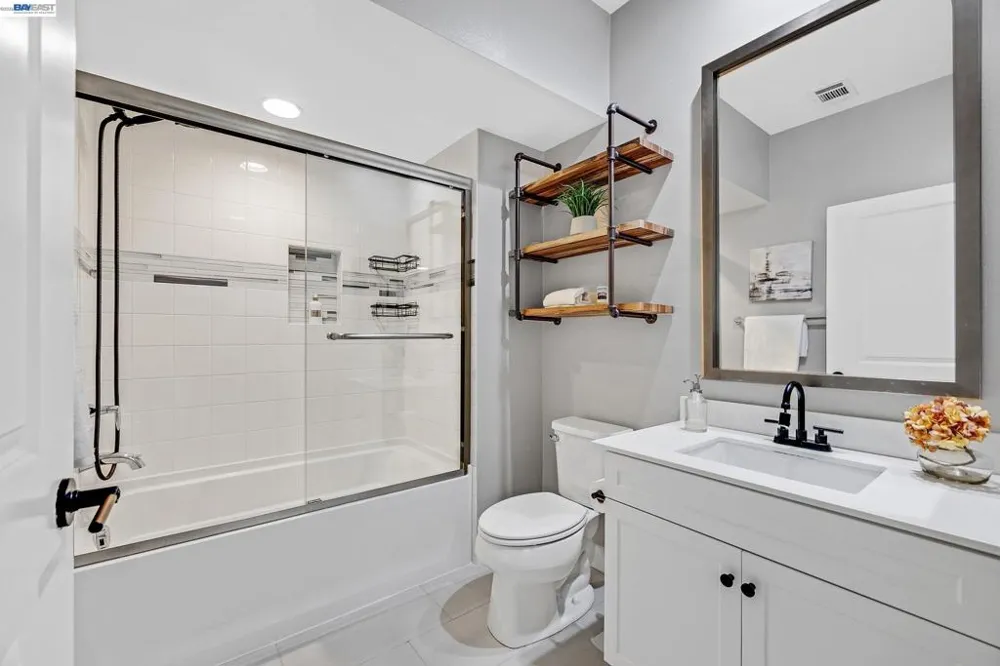 1920 Willow St Alameda, CA 94501