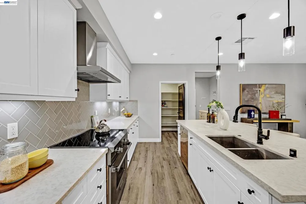 1920 Willow St Alameda, CA 94501
