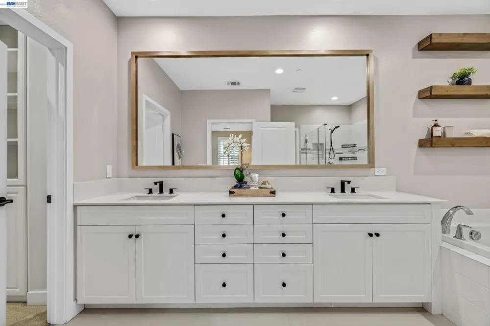 1920 Willow St Alameda, CA 94501