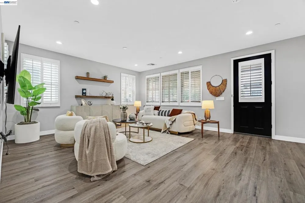 1920 Willow St Alameda, CA 94501