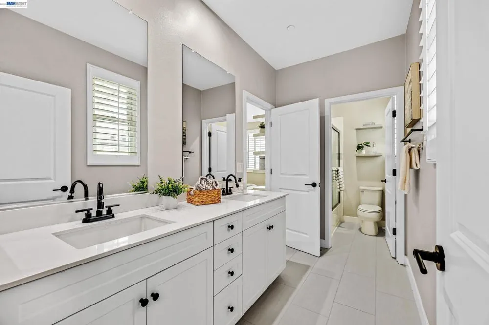 1920 Willow St Alameda, CA 94501