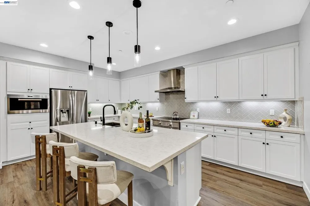 1920 Willow St Alameda, CA 94501