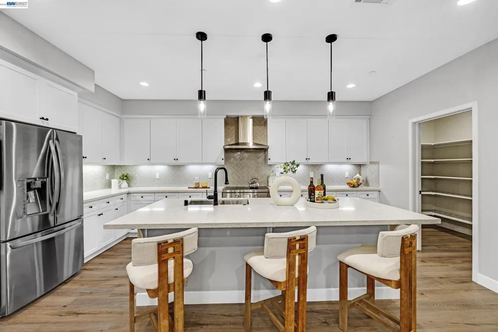 1920 Willow St Alameda, CA 94501
