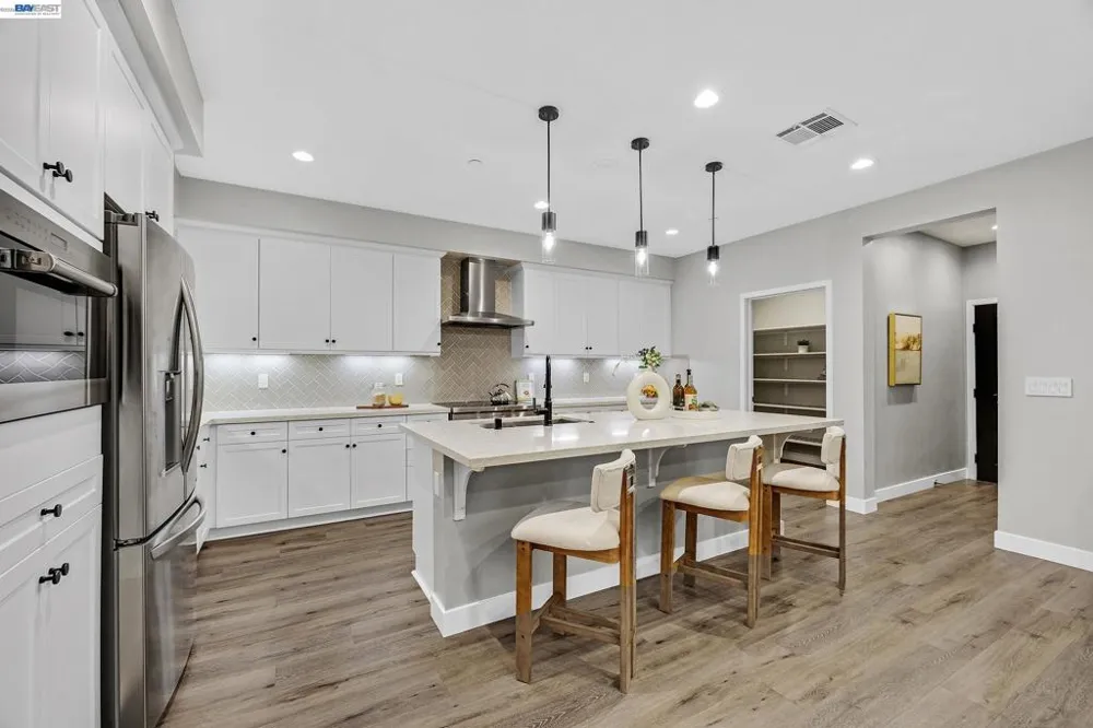 1920 Willow St Alameda, CA 94501