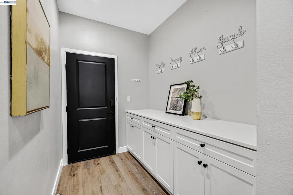 1920 Willow St Alameda, CA 94501