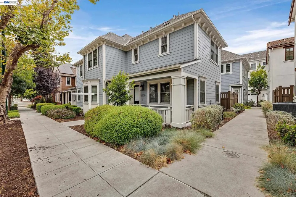 1920 Willow St Alameda, CA 94501