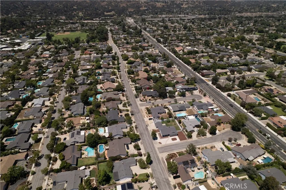 1127 Turning Bend Claremont, CA 91711
