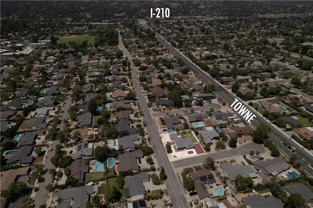 1127 Turning Bend Claremont, CA 91711