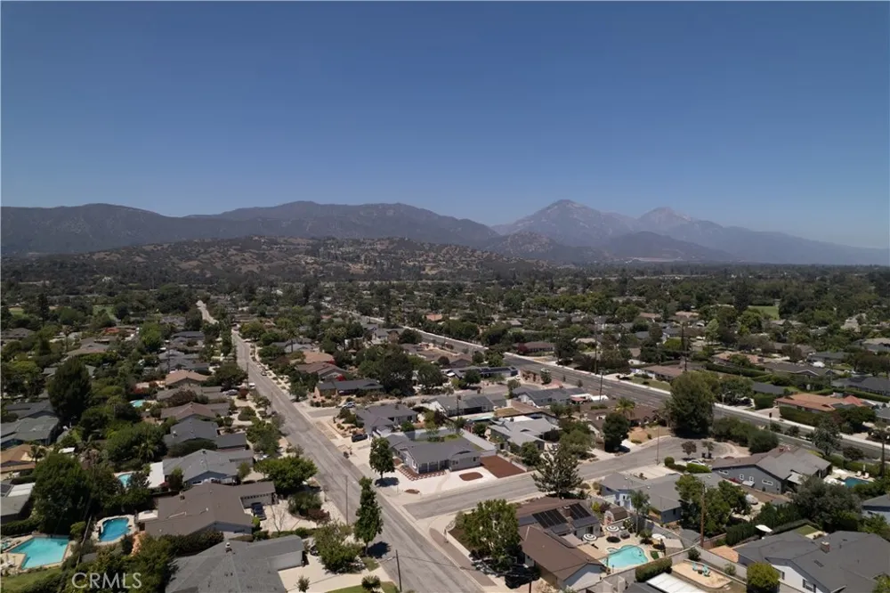 1127 Turning Bend Claremont, CA 91711