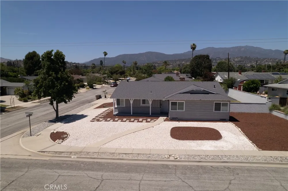 1127 Turning Bend Claremont, CA 91711