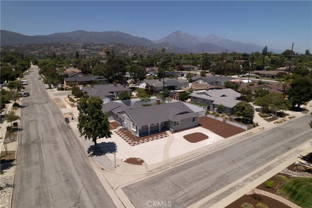 1127 Turning Bend Claremont, CA 91711