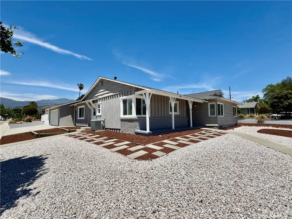 1127 Turning Bend Claremont, CA 91711