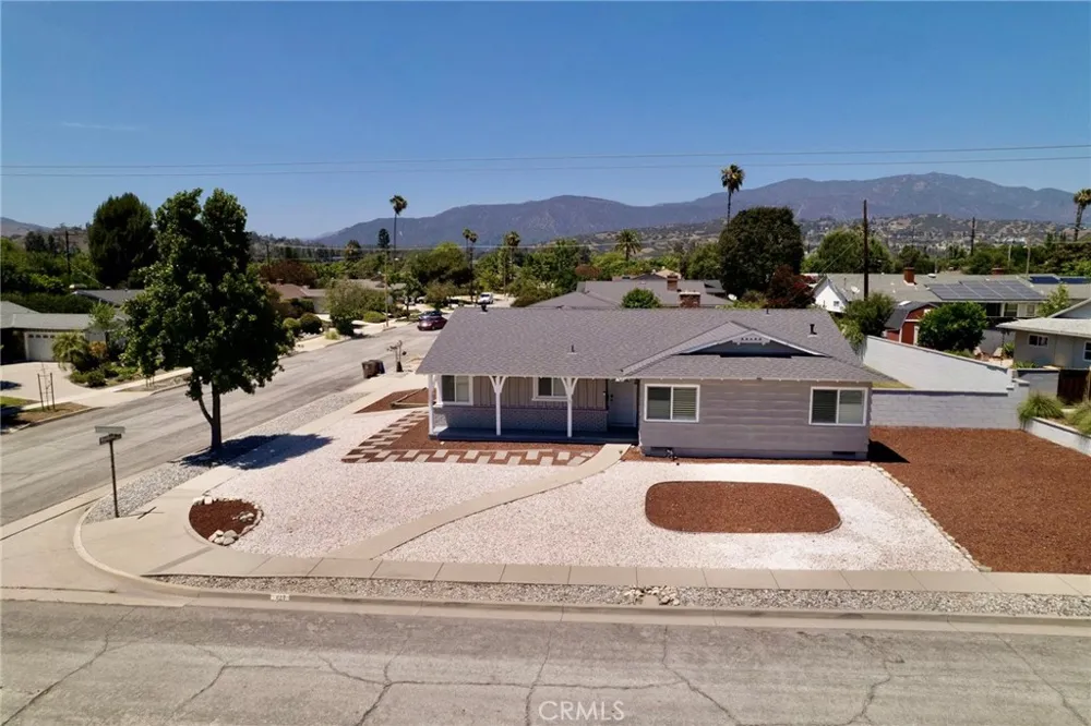 1127 Turning Bend Claremont, CA 91711