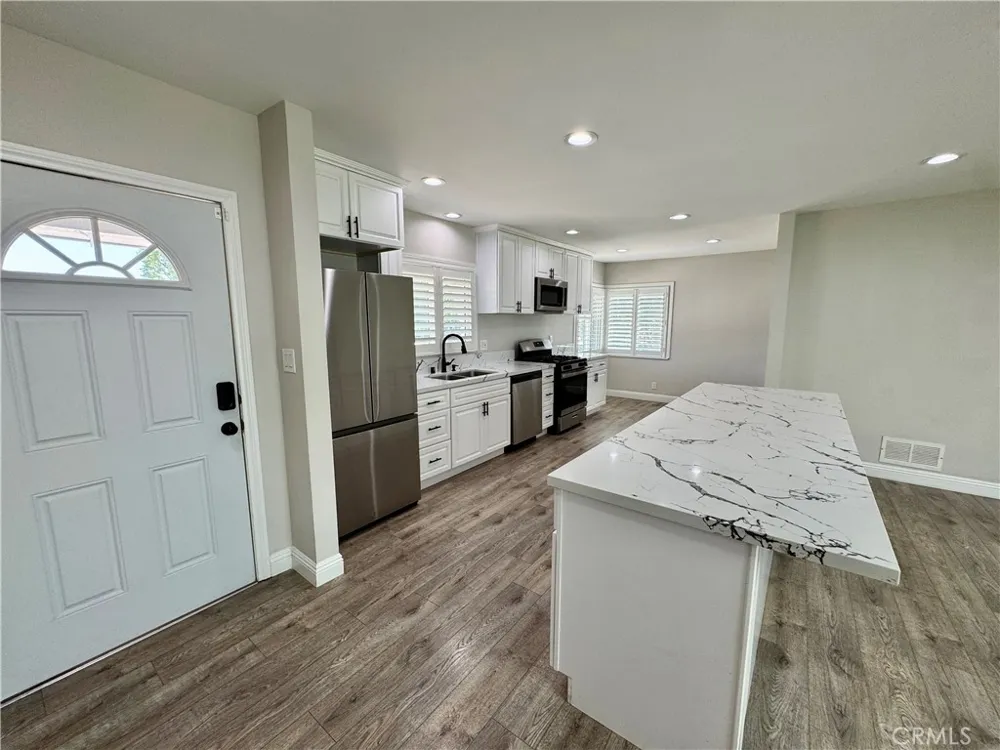 1127 Turning Bend Claremont, CA 91711