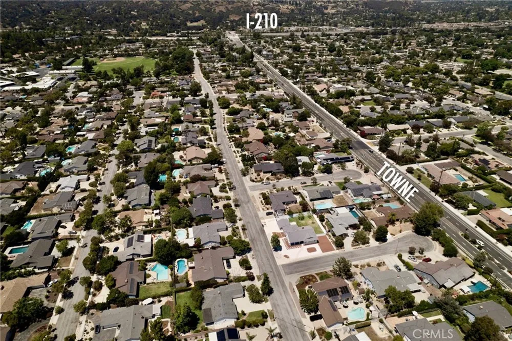 1127 Turning Bend Claremont, CA 91711