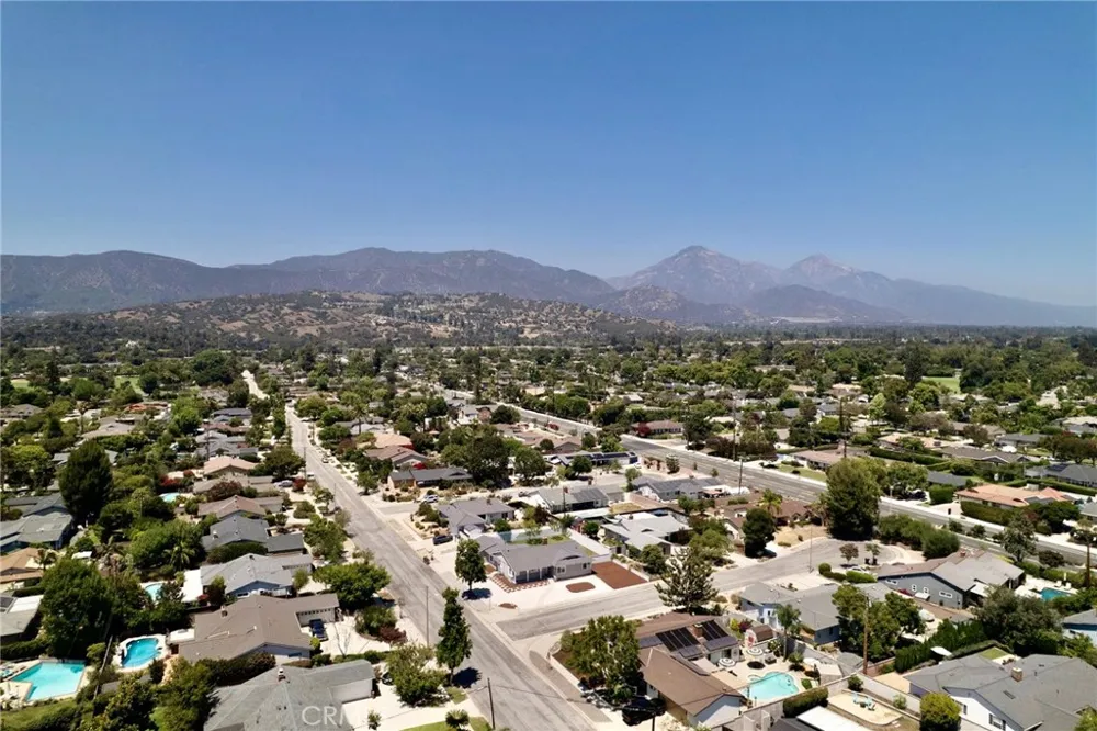 1127 Turning Bend Claremont, CA 91711