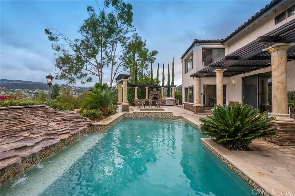 4422 Alta Tupelo Calabasas, CA 91302