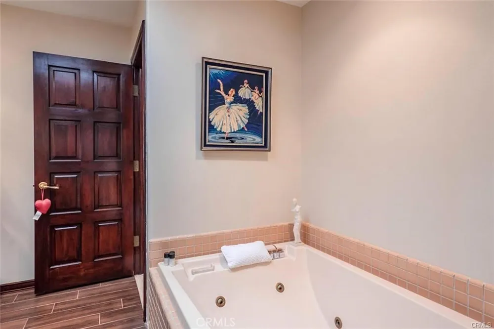 4422 Alta Tupelo Calabasas, CA 91302