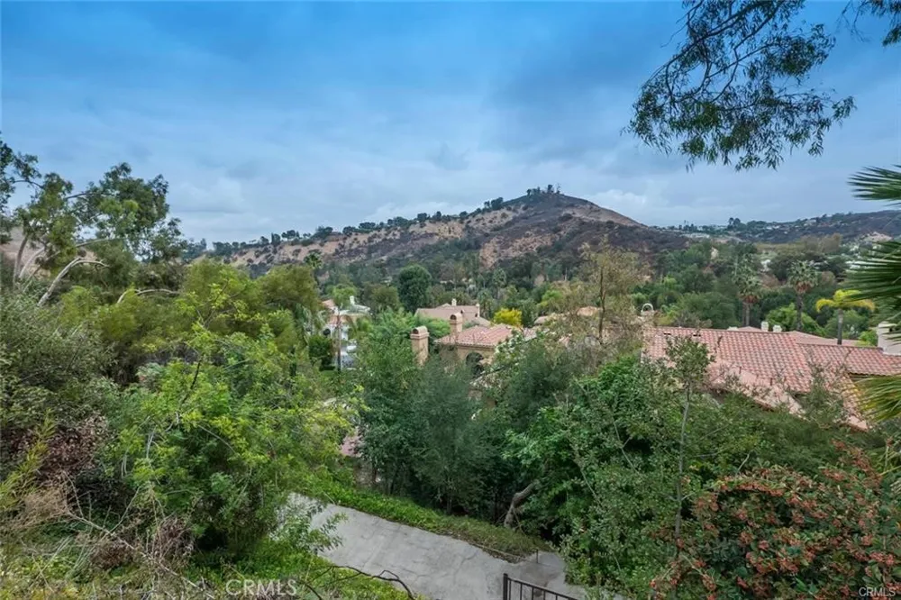 4422 Alta Tupelo Calabasas, CA 91302