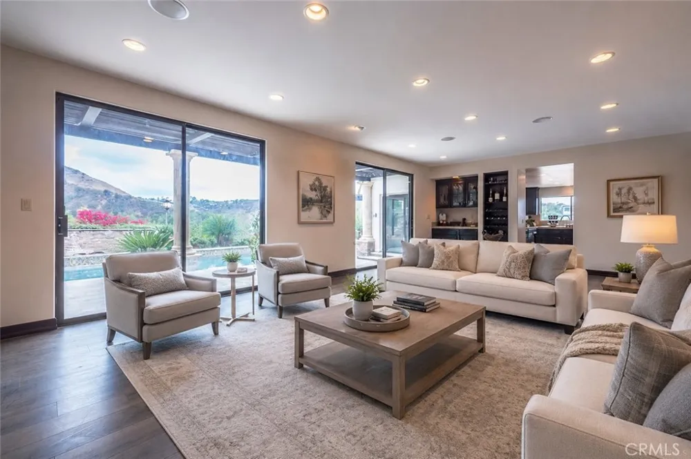 4422 Alta Tupelo Calabasas, CA 91302