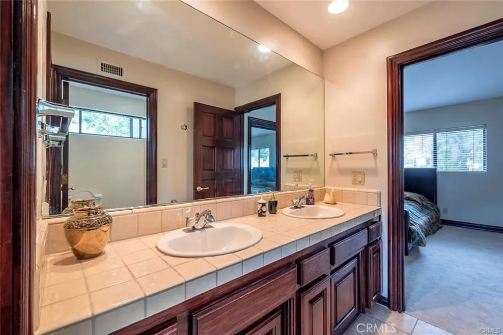 4422 Alta Tupelo Calabasas, CA 91302